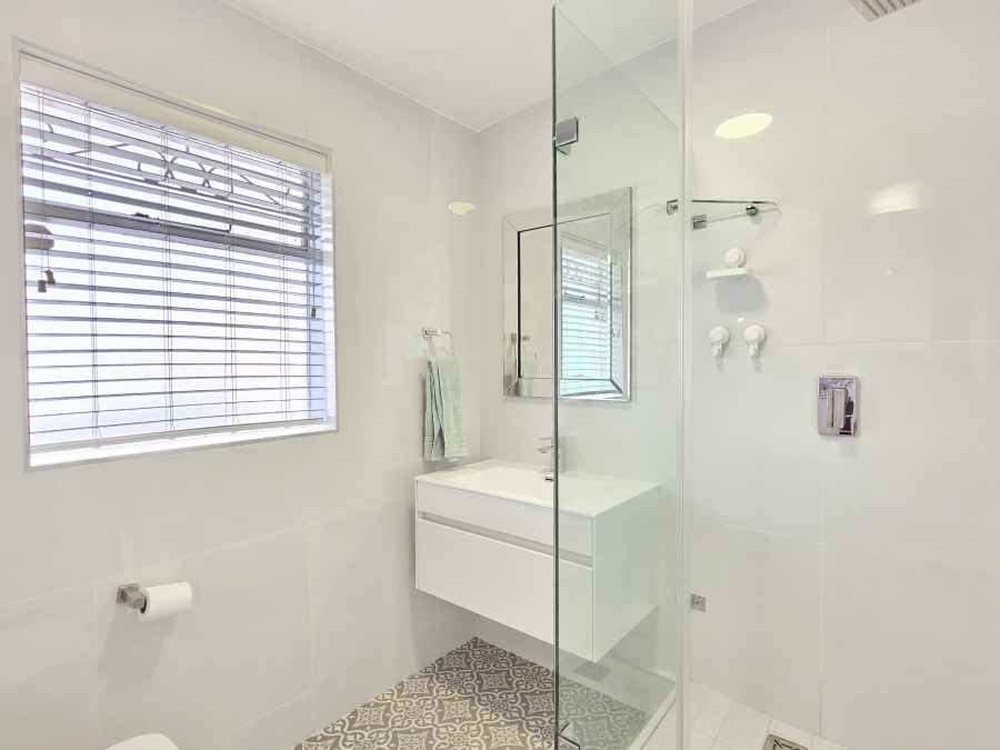 2 Bedroom Property for Sale in Sea Point Western Cape